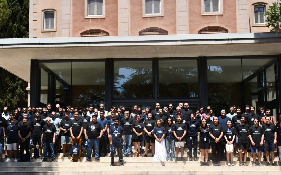 El equipo del BZL celebra la llegada de los procesadores Cinco Ranch en una presentación interna